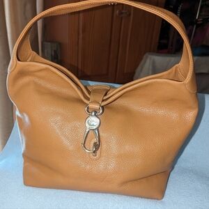 Dooney and Bourke signature pebbled logo sac bag